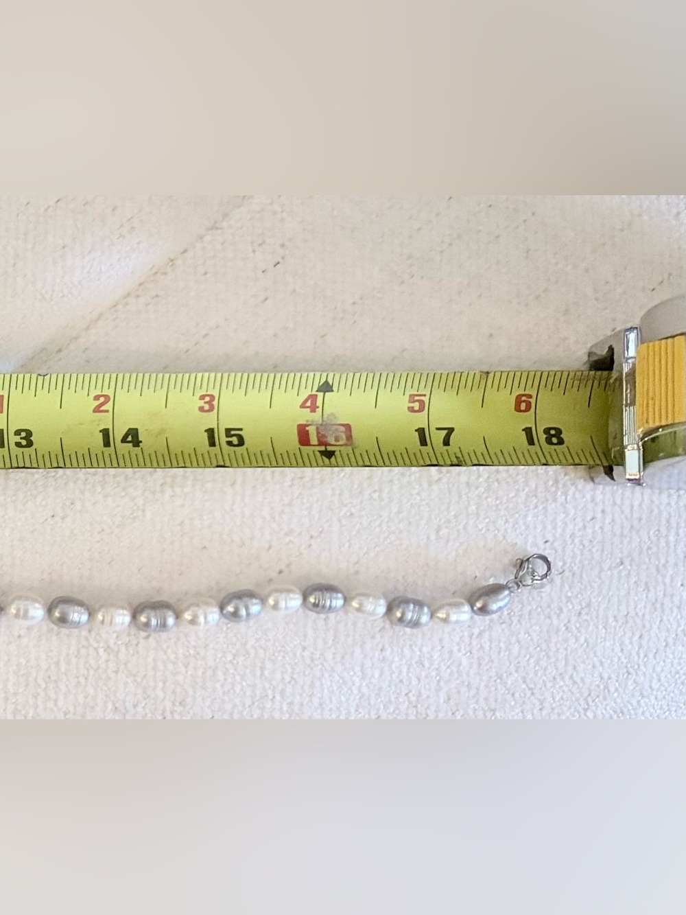 Elegant Faux Pearl Necklace - Picture 11 of 12